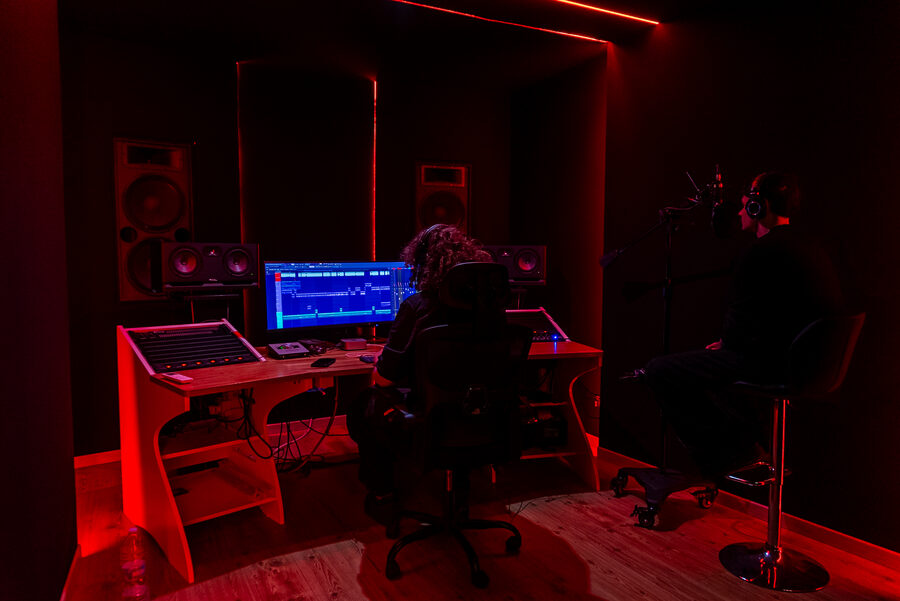 Sessione di registrazione nello studio Teatro
